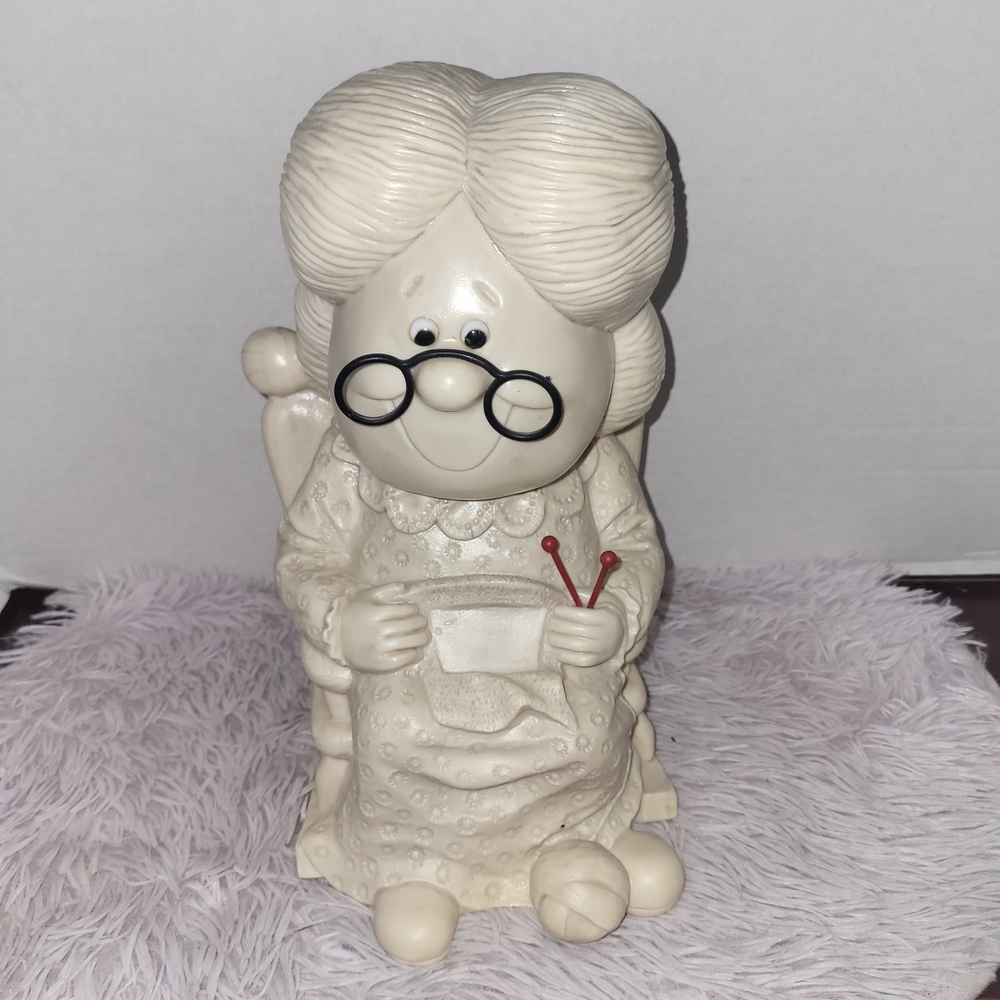 R & W Berries Co Grandmother in Rocking Chair Knitting Exlarge 12"